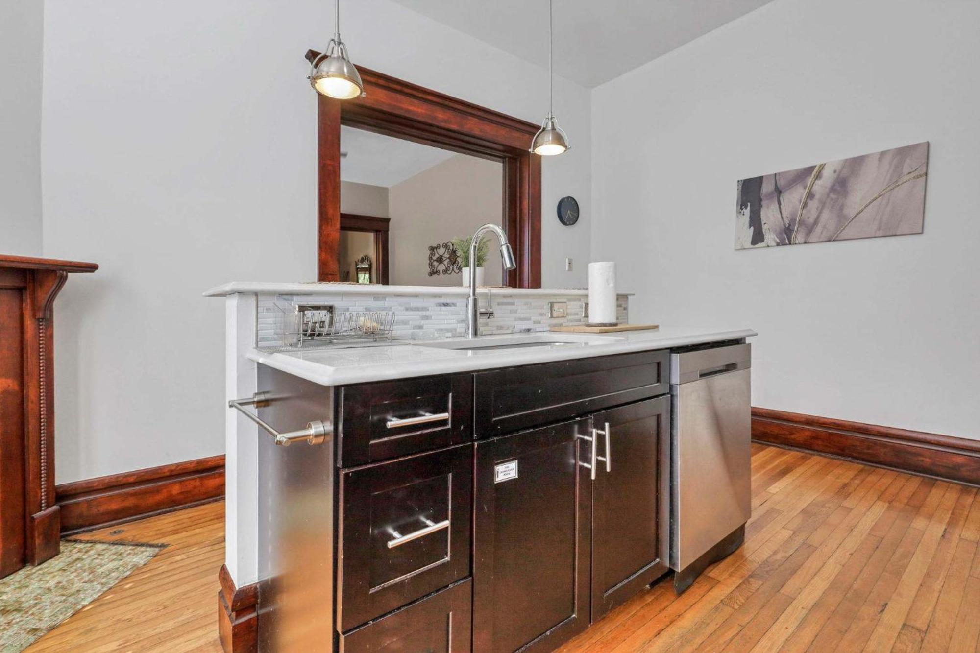 4 Bed Townhome Near Goodale Park *