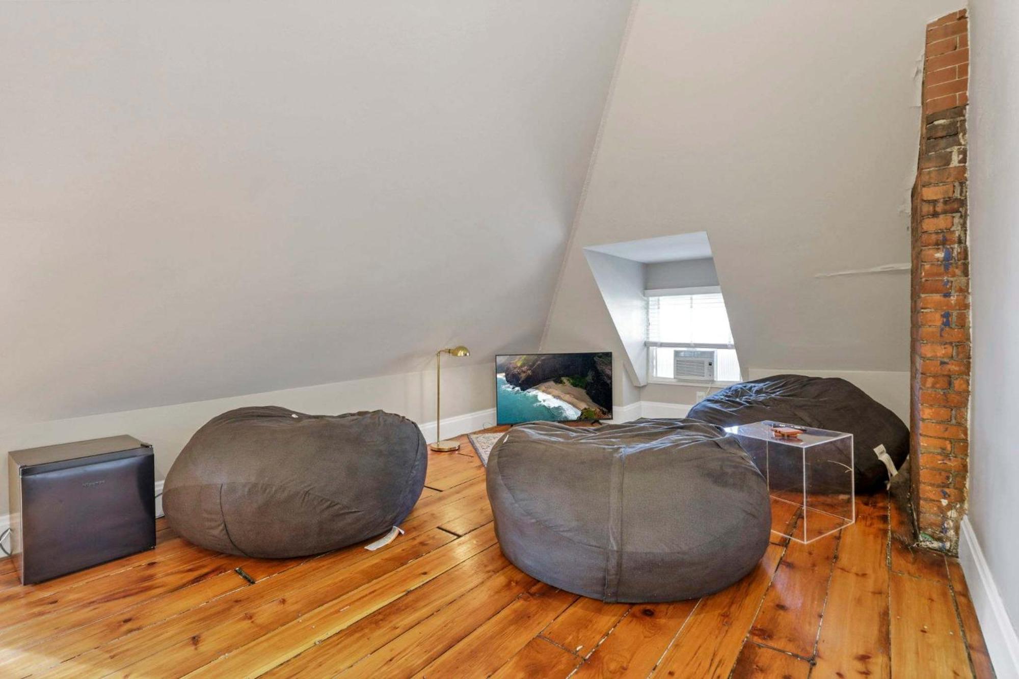 4 Bed Townhome Near Goodale Park Ferienhaus