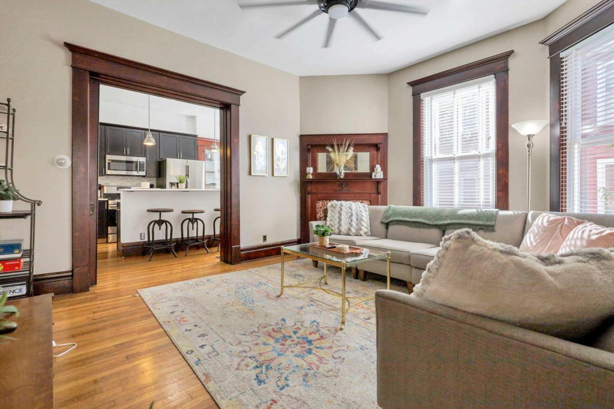 4 Bed Townhome Near Goodale Park Ferienhaus