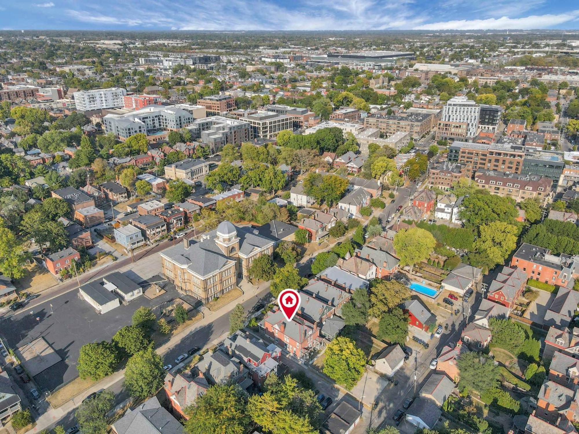 4 Bed Townhome Near Goodale Park