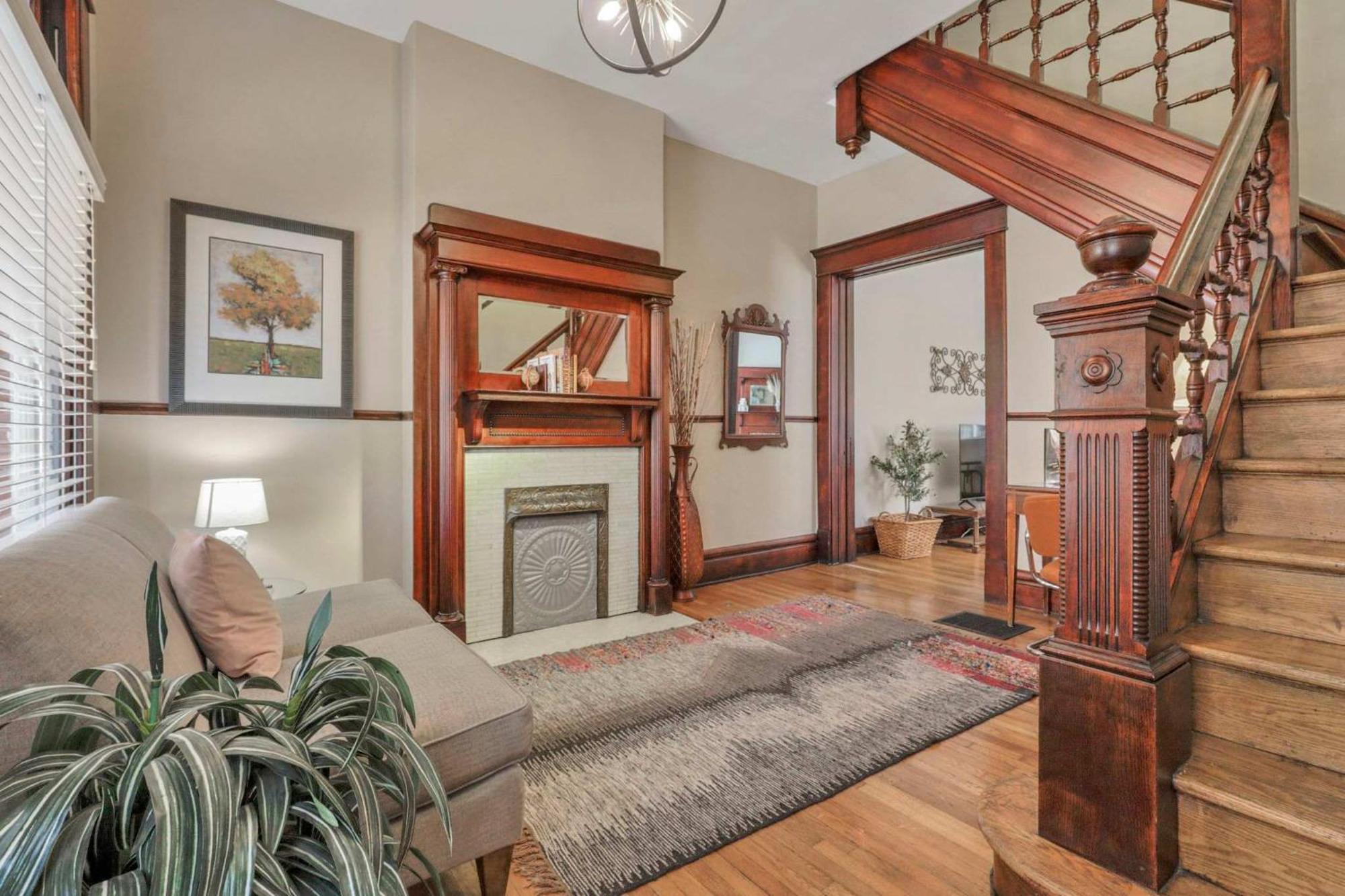 4 Bed Townhome Near Goodale Park Ferienhaus *