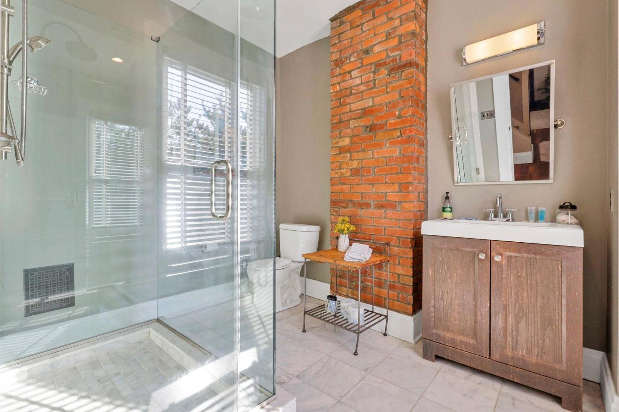 4 Bed Townhome Near Goodale Park *