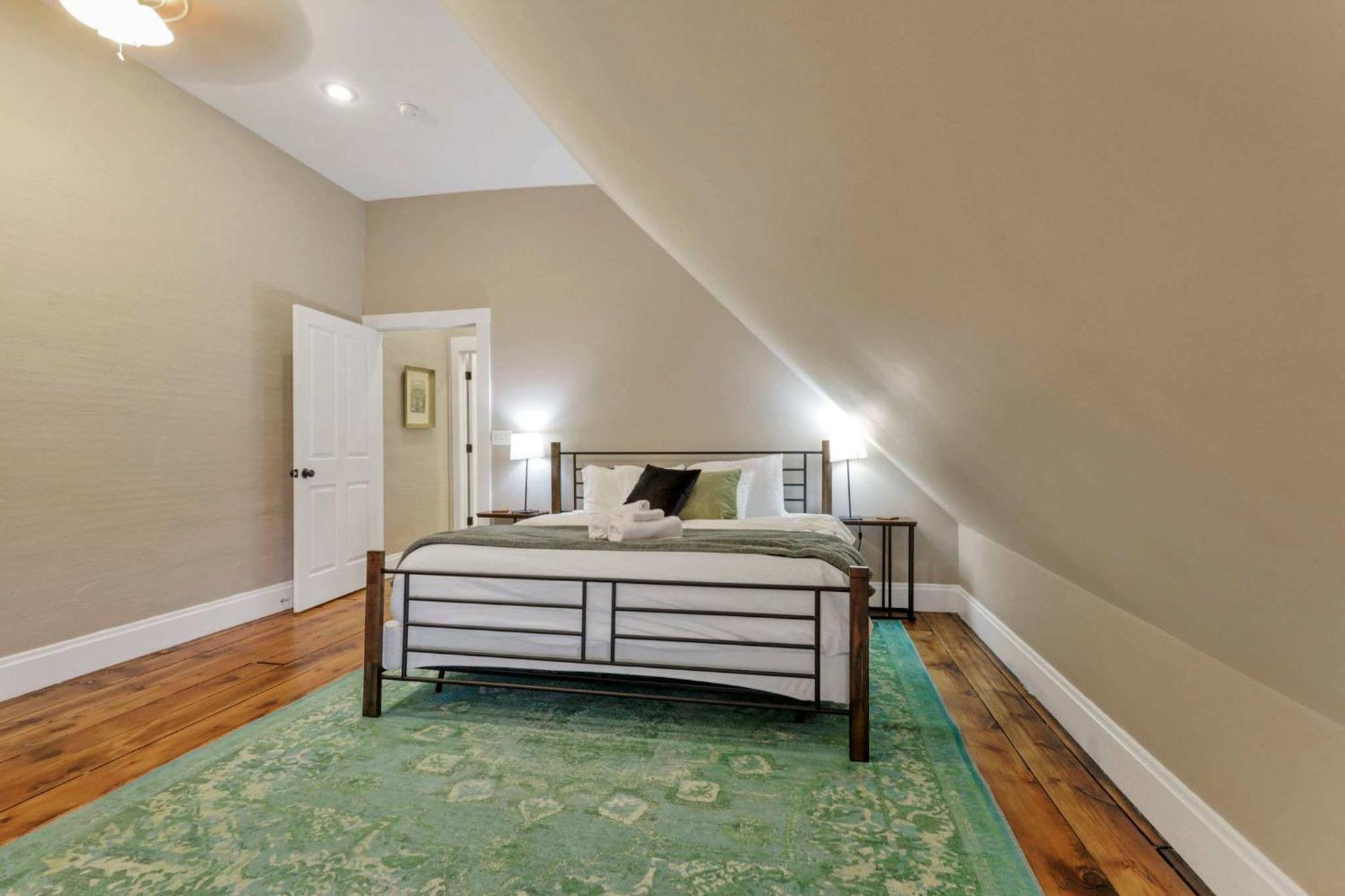 4 Bed Townhome Near Goodale Park Columbus